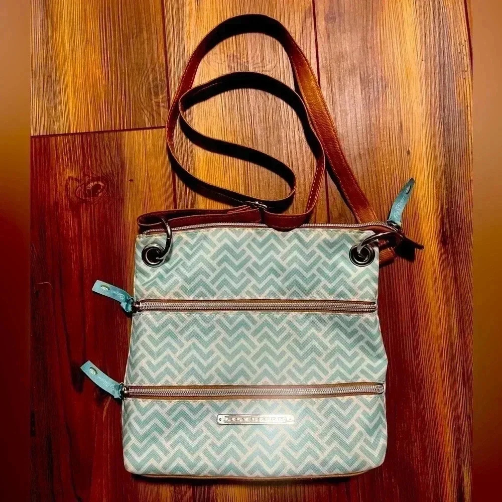 Lily Bloom crossbody purse like new